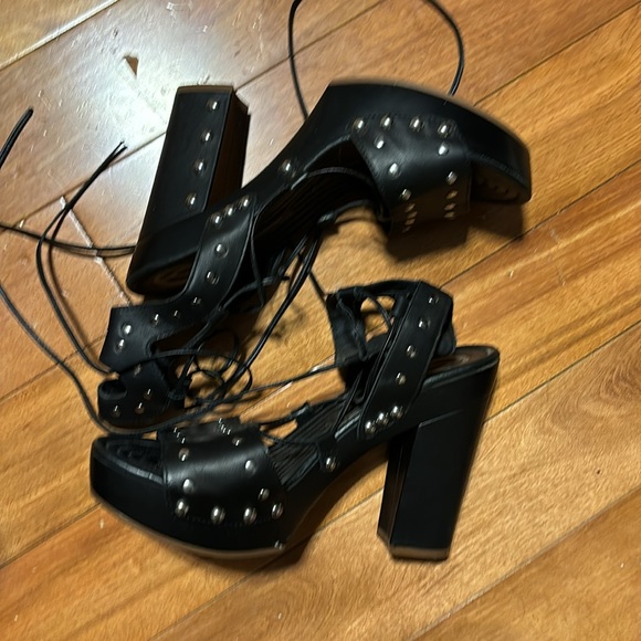 Wishbone heels - Picture 2 of 3